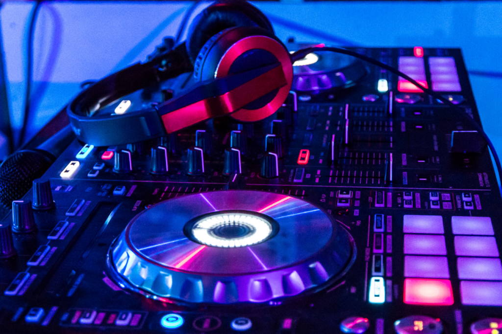 Canva DJ Set